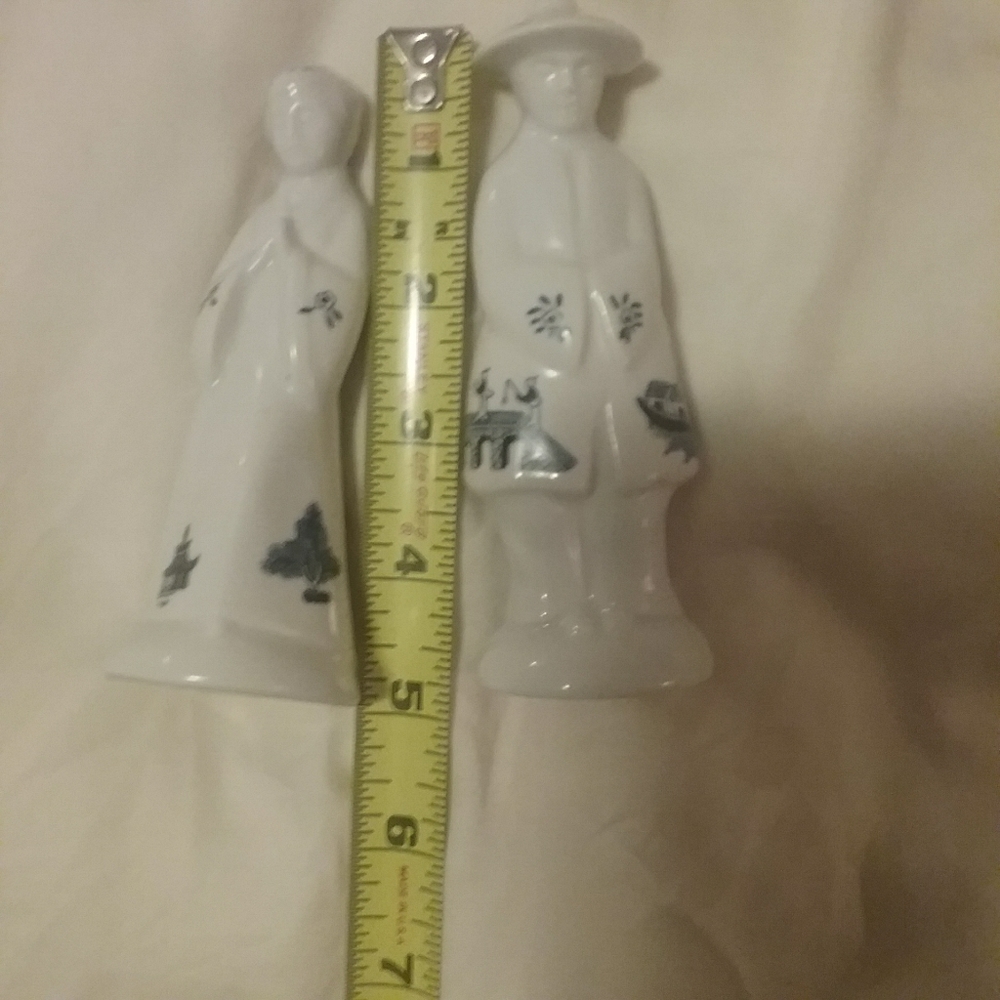 Beautiful vintage salt and pepper set.